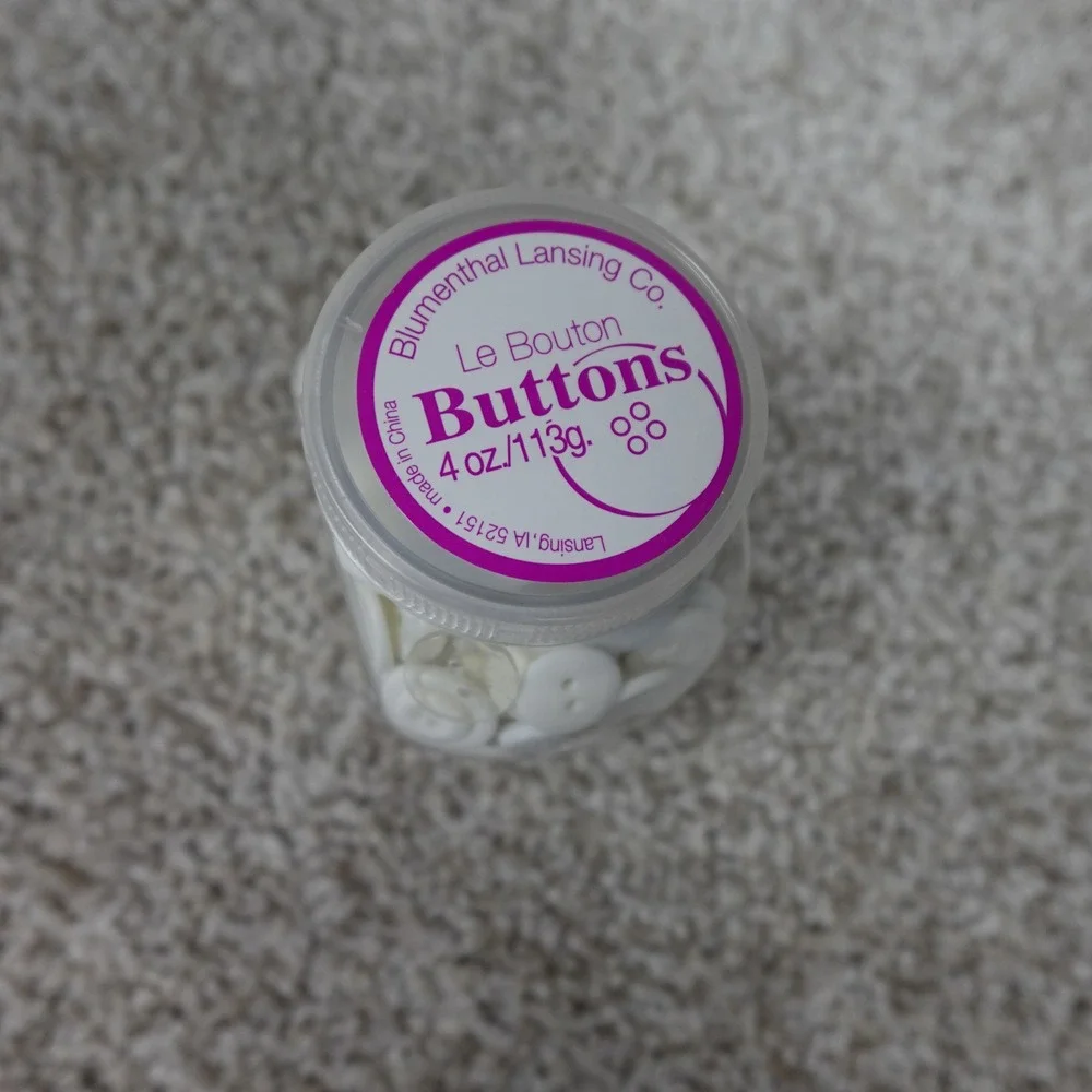Blumenthal Lansing Le Bouton White Assorted Buttons 4oz Jar 541001003